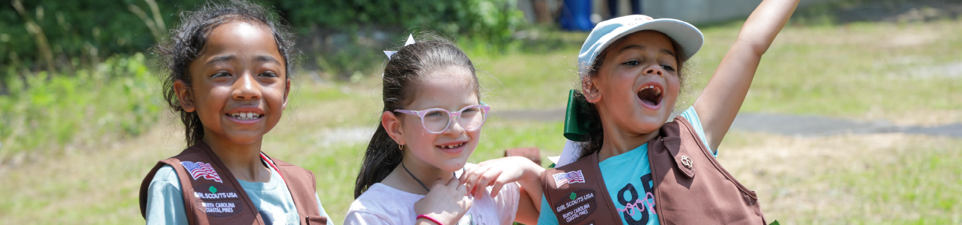  group of Brownies smile in the sun 